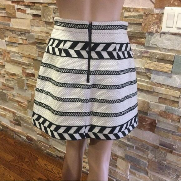 ALICE + OLIVIA Daysi A-Line Jacquard Aztec Print Mini Skirt - Picture 5 of 9